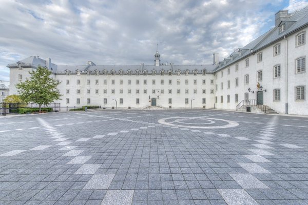 Hôtel à Pézenas : quel établissement peut accueillir un séminaire ?